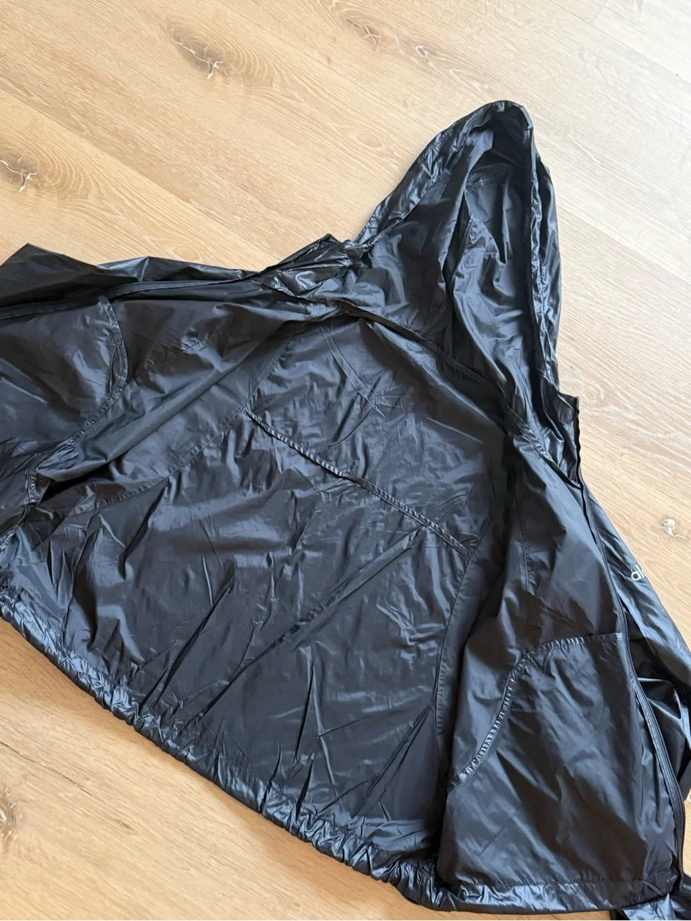 ALO Black Hooded Lightweight Shell Jacket- impermiable